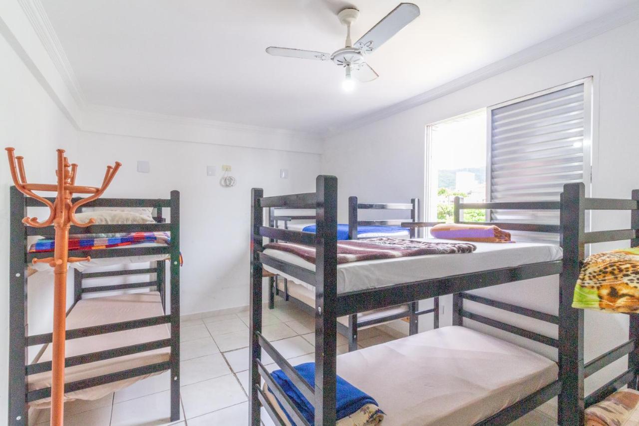 Le Monde Hostel Гуаружа Экстерьер фото