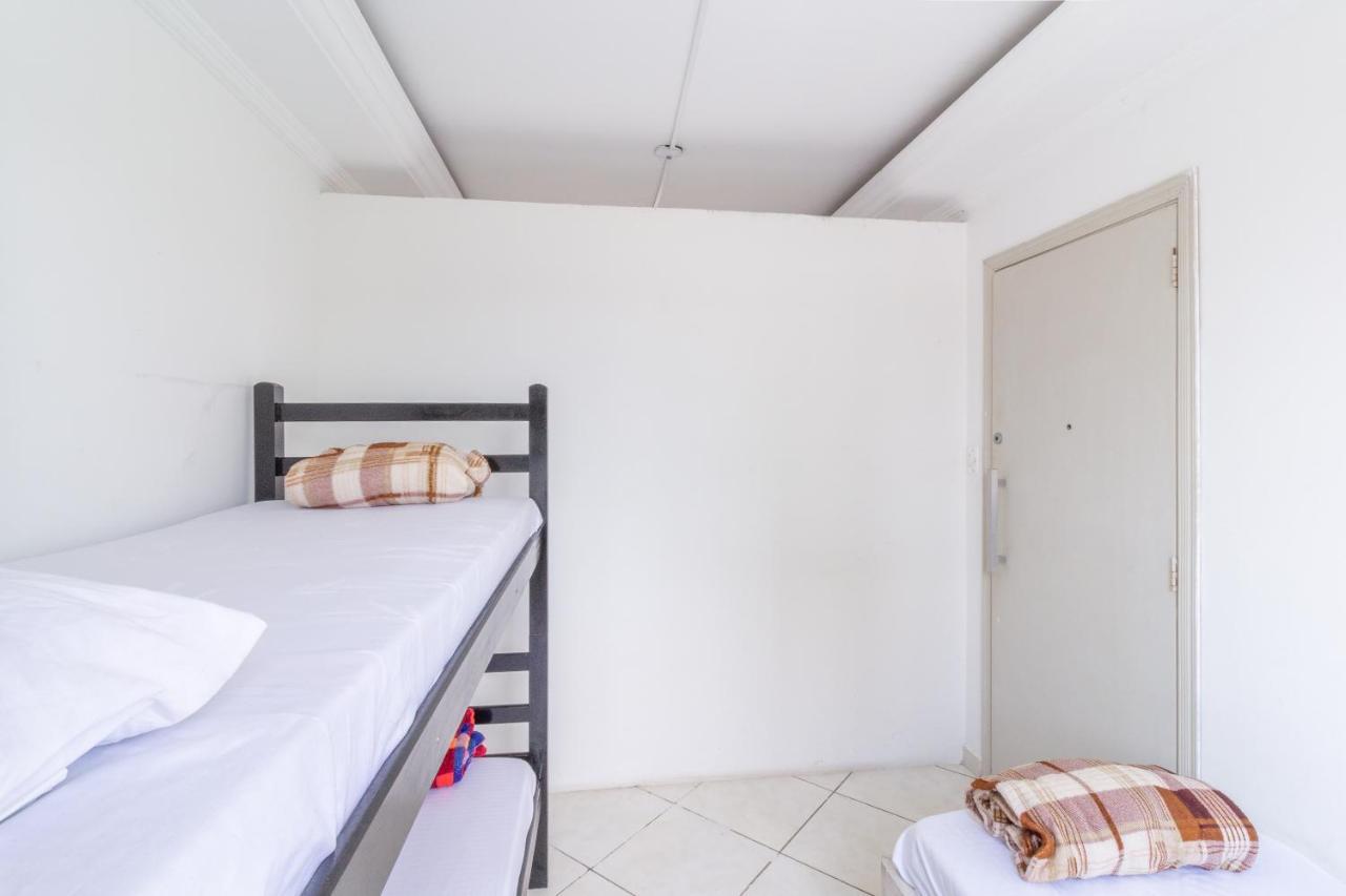 Le Monde Hostel Гуаружа Экстерьер фото