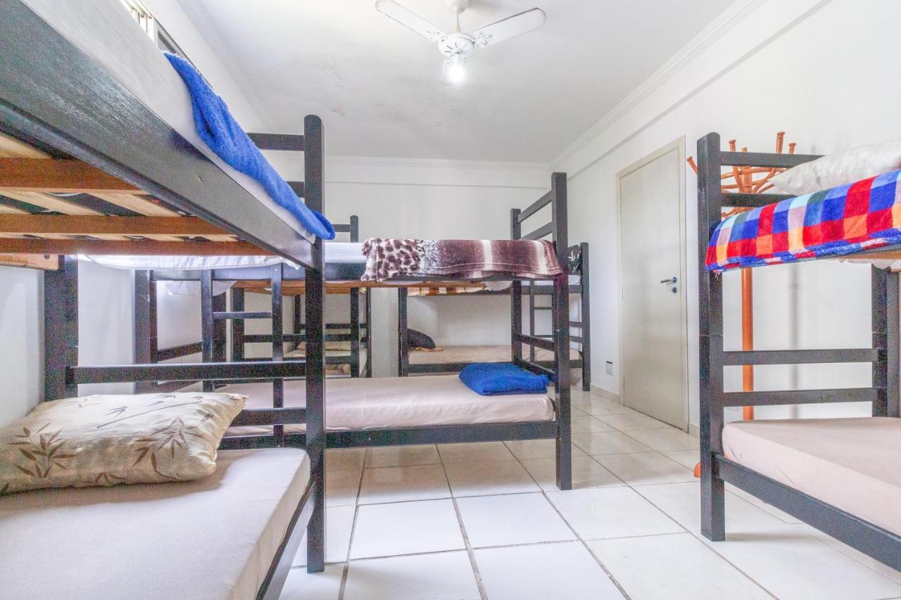 Le Monde Hostel Гуаружа Экстерьер фото