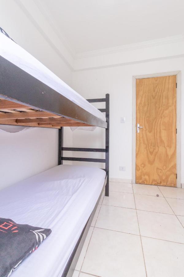 Le Monde Hostel Гуаружа Экстерьер фото