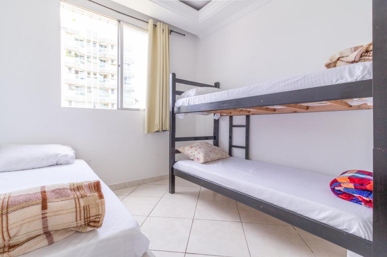 Le Monde Hostel Гуаружа Экстерьер фото